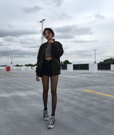 Pinterest : TRSude Moda Ulzzang, Moda Grunge, Look Grunge, Goth Outfit, K Fashion, Looks Street Style, Ulzzang Fashion, Inspiration Mode, Black Tights