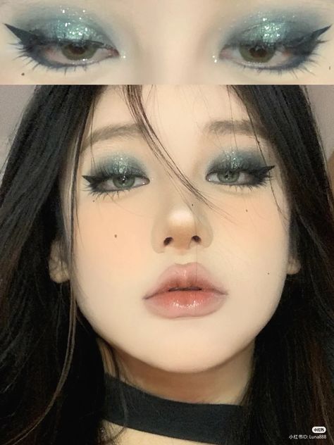 Jade Makeup Looks, Dark Green Douyin Makeup, Teal Douyin Makeup, Teal Makeup, Live Frugally, Prom Makeup Looks, Doll Eye Makeup, Green Makeup, Unique Makeup