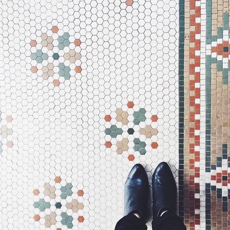 Regram @caitlynmgoebel #ihavethisthingwithfloors Hex Quilts, Epp Hexagons, Tile Quilt, Hexagon Tile Pattern, Custom Mosaic Tile, Hexie Quilts, Hexagon Tile Floor, Mosaic Tile Patterns, Tiled Floor