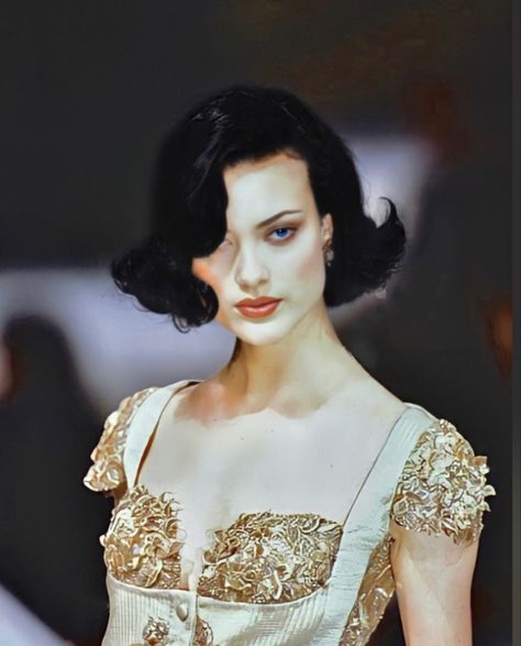 Supermodel Body, Shalom Harlow, Model Scout, 90s Runway Fashion, 90s Model, History Fashion, 1990's Fashion, 90s Fashion, How To Look Pretty