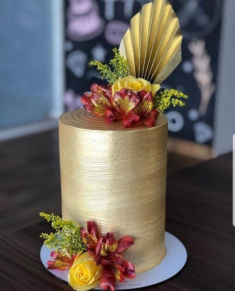 37th Birthday Cake For Women, 38th Birthday Cake, Gold Fondant Cake, 40th Birthday Cake For Women, Gold Cakes, Floral Cake Design, Modern Birthday Cakes, 80 Birthday Cake, Gold Birthday Cake