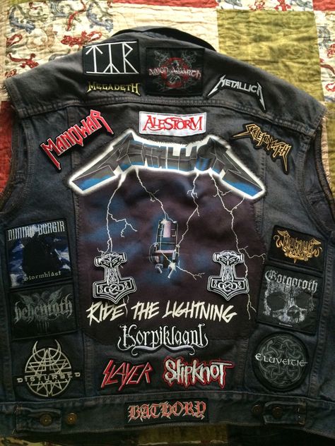 Metal Head Jacket, Metallica Battle Jacket, Battle Jacket Aesthetic, Band Patches Jacket, Thrash Metal Battle Jacket, Battle Jackets Metal, Battle Jacket Ideas Metal, Metal Jacket Patches, Metal Patches Jacket