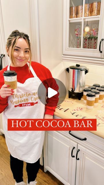 Kerra Lynn Looks on Instagram: "Consider this your sign to make a hot chocolate bar this winter ☕️  Anyone else a @swissmissbrand lover? Or do you prefer something else? Let me know in the comments!   #hotchocolate #hotcocoa #hotcocoabar #holidayseason #holidayinspo #hosting #hostingideas #christmas #christmasinspo #partyinspiration #partyinspo #hostinghack #holidayhost #snowday #winterwonderland" Hot Chocolate Bar For Work, Christmas Hot Cocoa Bar Ideas, Hot Chocolate Bar Ideas For Christmas, Easy Hot Chocolate Bar, Hot Cocoa Bar Birthday, Coco Bar Ideas Christmas, Hot Cocoa Board Ideas, Hot Cocoa Cart Ideas, Hot Chocolate Party Ideas