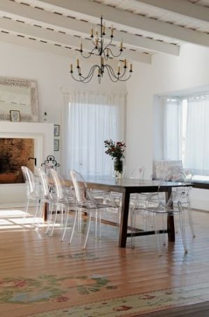 wooden floors Ghost Chairs Dining, Clear Chairs, Ghost Chairs, Ivy House, Contemporary Dining Chairs, Home Fashion, Dining Room Design, Beautiful Interiors, Ghost Chair