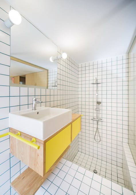 Secret Storage and Pastel Colors Outfit a 350-Square-Foot Apartment in Madrid - Dwell White Herringbone Tile, Madrid Apartment, Bathroom Decor Colors, Classic Bathroom, Tiny Apartment, Design Del Prodotto, White Tiles, Bathroom Colors, Bathroom Inspo