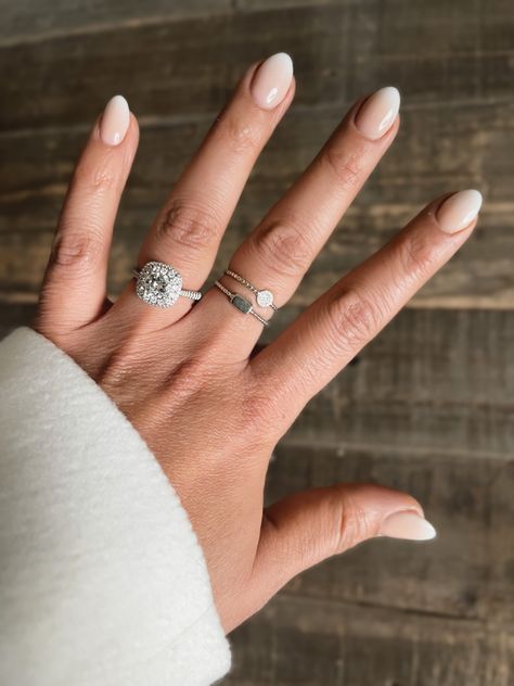 Almond American Nails, Soft Natural Ombre Nails, French Fade Short Nails, Wedding Nails For Bride Acrylic Short Almond, Soft Almond Shaped Nails, Ombre Acrylic Nails Short Round, Short Oval Bridal Nails, Short Almond Funny Bunny Nails, Short Almond Nails French Tip Ombre