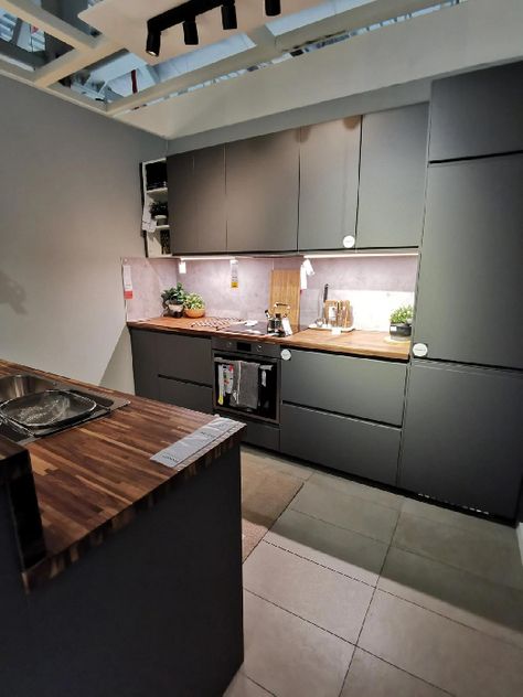 Sleek and Modern: The VOXTORP Dark Gray Kitchen Series from IKEA Voxtorp Kitchen, Bodbyn Ikea, Ikea Bodbyn Kitchen, Voxtorp Ikea, Grey Ikea Kitchen, Ikea Kitchen Inspiration, Dark Gray Kitchen, White Ikea Kitchen, White Gloss Kitchen