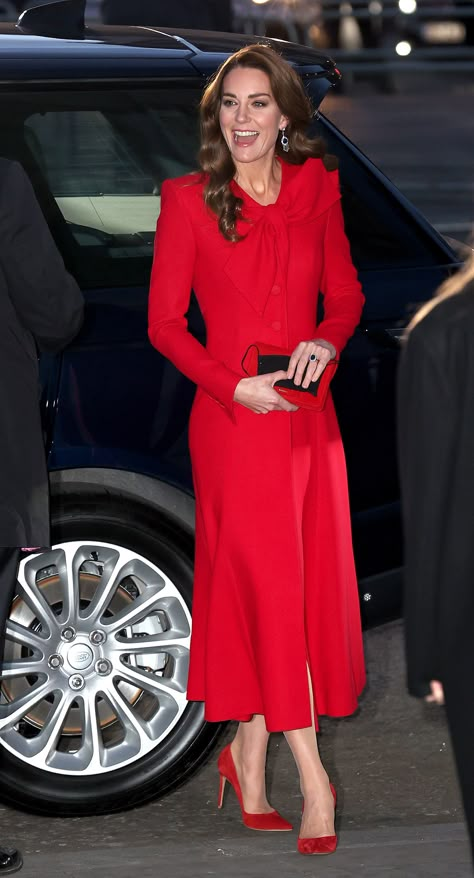 Royal Family Christmas, Style Kate Middleton, Certificate Of Marriage, Kate Middleton Style Outfits, Princess Of Wales Style, Looks Kate Middleton, Princess Of Wales Kate, Duchesse Catherine, Catherine Walker