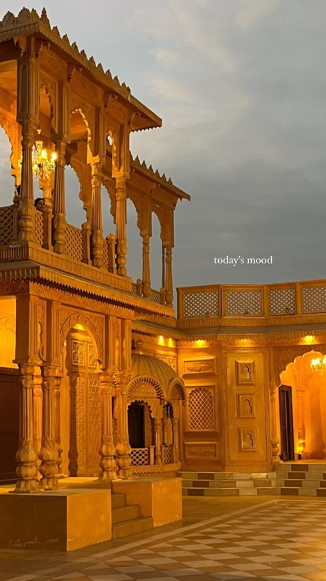 Udaipur Aesthetic, Rajasthan Aesthetic, Indian Aesthetic Wallpaper, Jaipur Travel, Travel Instagram Ideas, Udaipur India, Paris Couple, India Architecture, Ancient Indian Architecture