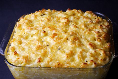 Macaroni pie Bajan Macaroni Pie, Barbados Recipes, Caribbean Bbq, Macaroni Pie Recipe, Bajan Recipe, Bajan Food, Gourmet Mac And Cheese, Bahamian Food, West Indian Recipes