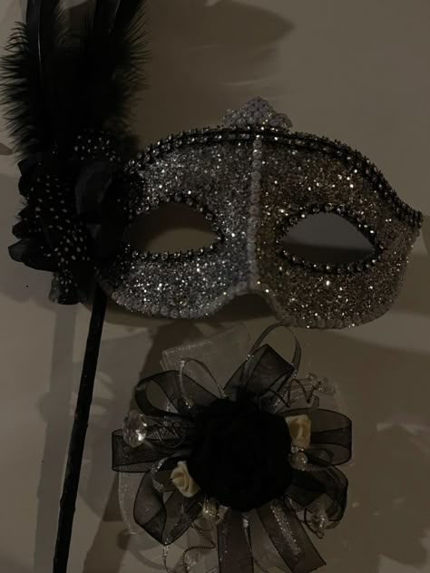 Masquerade Ball Masks Black, Maskarade Prom Outfit, Mask Prom Outfit, Masquerade Themed Prom, Midnight Masquerade Prom Theme, Mascared Party Ideas, Mascared Party Aesthetic, Mascerade Quince Ideas, Masquerade Ball Theme Party