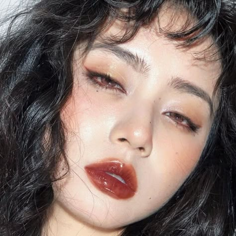 Soft Red Eyeshadow, Red Soft Makeup, Asian Vintage Makeup, Fall 2023 Makeup, Korean Red Makeup, Chinese New Year Makeup Look, Cherry Girl Makeup, Cherry Makeup Aesthetic, Black Cherry Makeup