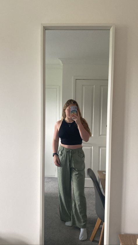 Green Linen Trousers Outfit, Green Linen Pants Outfit, Green Linen Trousers, Linen Trousers Outfit, Green Linen Pants, Rustic Outfits, Surf Aesthetic, Linen Pants Outfit, Trouser Outfit