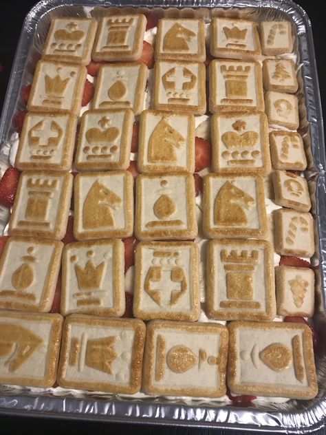 Strawberry Banana Pudding Recipes, Banana Pudding With Chessman Cookies, Strawberry Banana Desserts, Strawberry Banana Pudding Recipe, Chessman Cookies, Strawberry Banana Pudding, Millionaire Pie, Banana Desserts, Chessmen Cookies