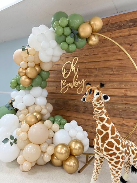 Giraffe Baby Shower Theme Boy, Decoracion Baby Shower Safari, Zoo Baby Shower Theme, Giraffe Baby Shower Theme, Zoo Baby Shower, Backdrop Balloons, Safari Baby Shower Boy, Baby Shower Balloon Arch, Baby Shower Garland