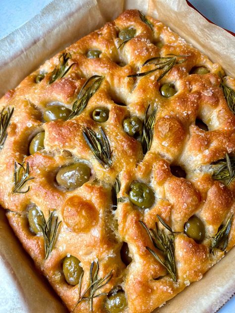 Rosemary Olive Focaccia | samah eats Olive And Rosemary Focaccia, Foccacia Bread Olives, Focaccia Dinner Ideas, What To Eat With Focaccia Bread, Foccacia Aesthetic, Dinner Inspo Ideas, Olive Foccacia Bread, Focaccia Aesthetic, Diner Party Food