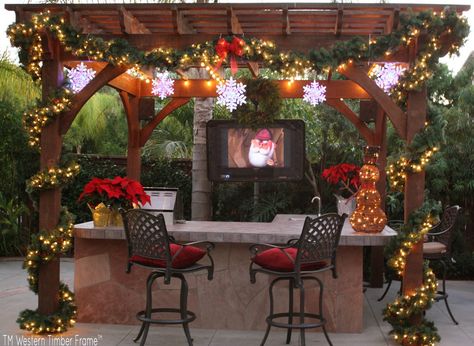 Pergola Decorations, Outdoor Christmas Diy, Pergola Diy, Christmas Garden Decorations, Patio Pergola, Retractable Roof, Pergola Lighting, Backyard Gazebo, Pergola Design