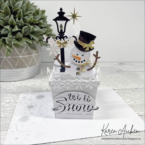 A basket full of snow much fun! Karen Aicken uses the Woven Basket Pop-up die set to show off her snowman! And he's standing proud with his gold bow against the all white background. Pop Up Christmas Cards, Box Cards Tutorial, Pop Up Box, Pop Up Box Cards, Snowman Cards, Large Basket, Cute Birthday Cards, Christmas Card Crafts, Box Cards