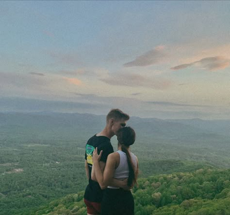 Couple picture in mountains Photo Poses For Couples Mountains, Couple Pose In Mountain, Couple Pic Mountain, Hiking Photo Ideas Couples, Mountain Pictures Poses Couple, Cute Couple Pics In Mountains, Hills Couple Photography, Couple Poses On Mountains, Mountain Couple Poses