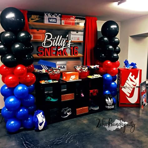 Boy 16th Birthday Cakes, Sneaker Ball Decor, Sweet 16 Boy, Sneakerball Party Outfits, Sneakerball Party, Nike Birthday, 16th Birthday Cakes, Cake Basketball, 16 Th Birthday