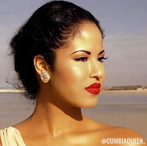 Selena Quintanilla Makeup, Selena Makeup, Selena Quintanilla Songs, Selena Quintanilla Outfits, 90s Makeup Look, Selena Quintanilla Fashion, Selena Pictures, Singer Fashion, Selena Q