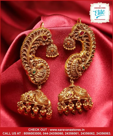 Wow! It's amazing the ever loving loving jhumka with peacock ear cuff is simply heartthrobing and the head turner... this intrigues the attention and admires the beauty. Don't miss it! #goldpeacockjhumkawithmatal Check out : www.saravanastores.in Call us at : 8056003000, 044-24356060, 044-24356061, 044-24356062, 044-24356063 #goldjhumkadesign #goldjhumkamodels #goldjhumkacollection #goldjhumkaset #Saravanaelitegold #Saravanaelite #goldpnecklace #goldnecklace #SaravanaStoresEliteGold Vintage Indian Jewelry, Antique Gold Earrings, Gold Jhumka Earrings, Gold Bridal Necklace, Antique Necklaces Design, Gold Earrings Models, Antique Gold Jewelry Indian, Bridal Jewelry Vintage, Gold Jewelry Simple Necklace