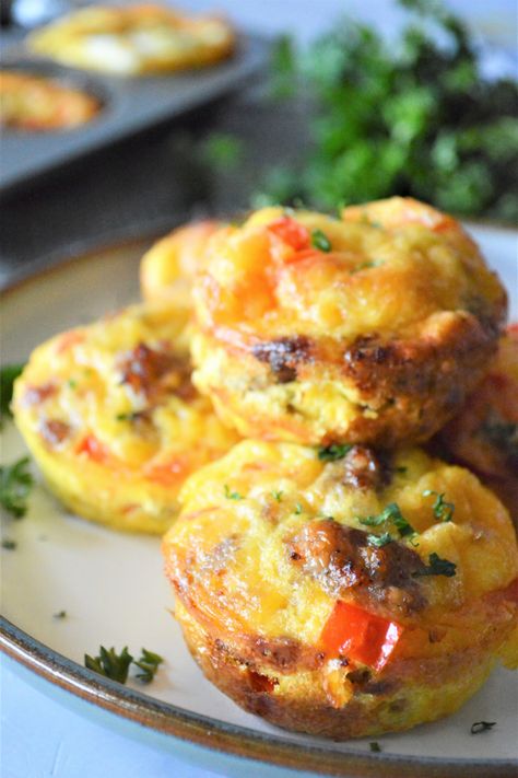 Omlet Muffins, Sausage Egg Muffins, Omelet Muffins, Keto Sausage, Cottage Cheese Eggs, Egg Bites Recipe, Low Card, Cheese Stuffed Peppers, Breakfast Bites