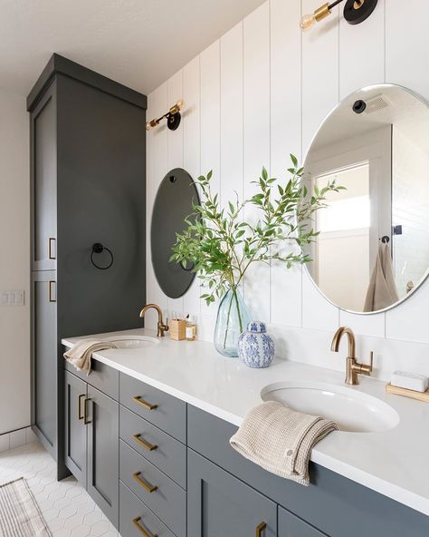 Lauren Smyth on Instagram: “Layers of textured white, bits of gold and black and @sherwinwilliams Roycroft Pewter to round it all out. ✨ | • • • • • • #interiordesign…” Hidden Sink, Round Cabinet, House Bathrooms, Apartment Decoration, Primary Bathroom, Bedroom Remodel, Master Bath Remodel, Beautiful Rooms, Boys Bathroom