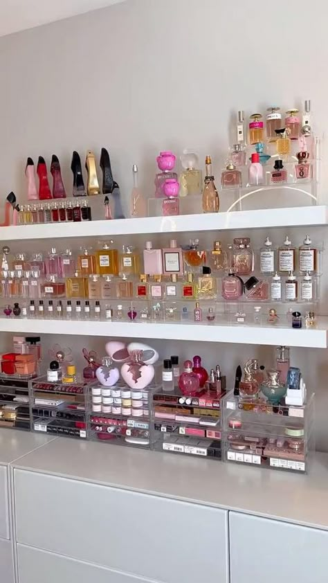 Cologne Storage Ideas, Perfume Organization Shelf, How To Organize Perfumes On Dresser, Cologne Storage, Perfume Collection Display, Profumo Victoria Secret, Koleksi Parfum, Perfume Victoria Secret, Perfume Organizer