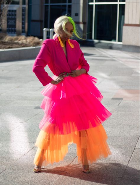 Neon Avant Garde Fashion, Neon Runway Fashion, Neon Aesthetic Clothes, Pink Neon Outfits, Neon Colors Outfits, Neon Style Outfit, Neon Aesthetic Outfit, Fluorescent Outfit, Neon Dress Outfit Party