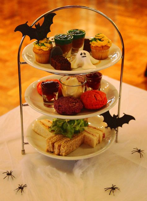 Crockpot Dinner Ideas, Afternoon Tea Ideas, Halloween Sandwiches, Autumn Tea Party, Afternoon Tea Tables, Halloween Tea Party, Twisted Tea, Tea Ideas, Halloween Sweets