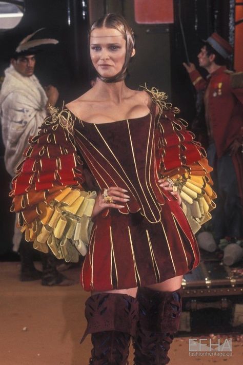 Carmen Kass, Galliano Dior, Christian Dior Designer, Lizzie Hearts, Dior Collection, 90s Runway Fashion, Christian Dior Haute Couture, Dior Haute Couture, French Fashion Designers