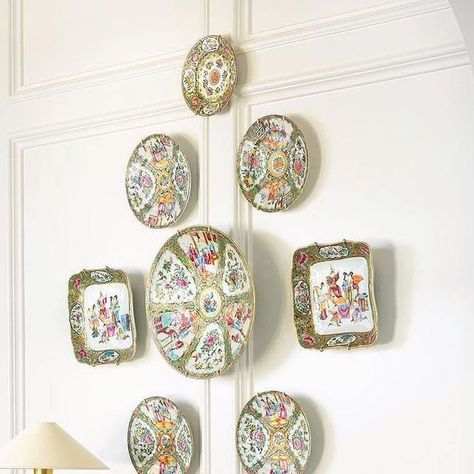 Jessica Lev Antiques on Instagram: "School is out for the summer! Happy Memorial Day and bring on all the summer whites and colors! Our rose medallion plate wall and Louis Philippe commode in this pretty entry @jessicamcintyreinteriors #entry #entryway #frenchantiques #platewall #rosemedallion #whitewalls #paneling #louisphilippe" Famille Rose Plate Wall, Plate On Wall Decor, Rose Medallion Plate Wall, Plate Wall Decor Dining Room, Plate Wall Kitchen, Vintage Plate Wall, Plate Walls, Dining Room Table Settings, Mood 2024