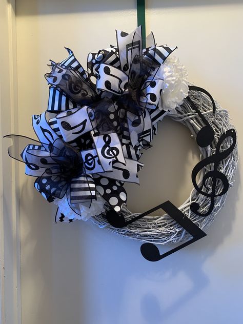 Music Theme Christmas Decorations, Christmas Wreath Incorporating A Musical Instrument, Music Themed Wreaths, Music Themed Christmas Ornaments, Musical Note Christmas Ornaments, Music Wreath, Roll Wreath, Rockstar Birthday, Birthday Wreath