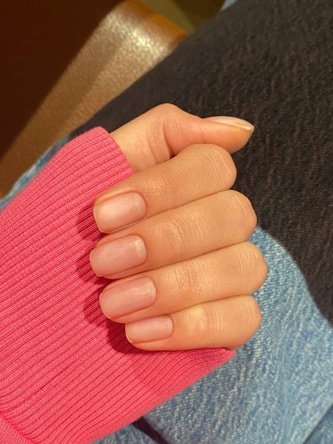 Russian Manicure Natural Nails, Elegant Clear Nails, No Nails Hand, Bare Nails Manicure, Fingertip Nails, Clear Polish Nails, Clear Pedicure, Clear Natural Nails, Short Clear Nails