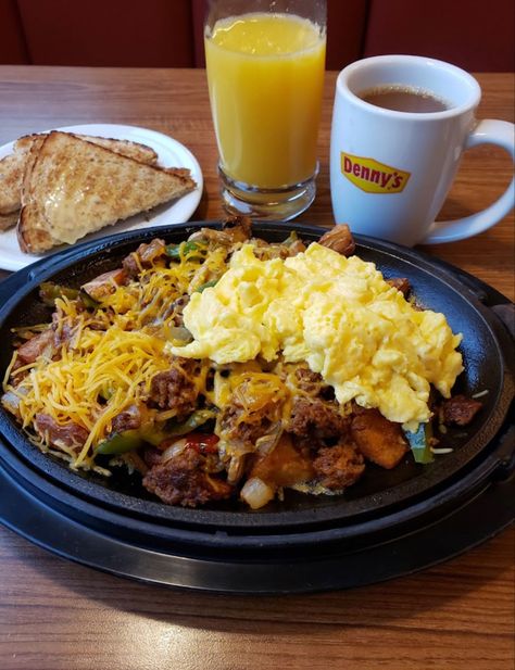 Denny's Breakfast, Dennys Breakfast, Breakfast Aesthetic, Food Therapy, Military Girl, Food Cravings, Love Food, Good Food, Drinks