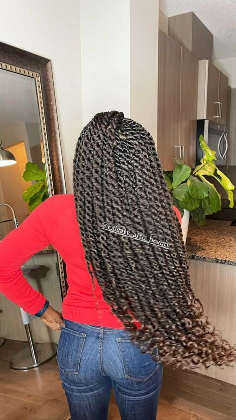 Senegalese Twist Style, Marley Twist Hairstyles, Jumbo Twists, Unique Hair Clip, Havana Twist, Protective Hairstyles For Natural Hair, Marley Hair, Box Braids Hairstyles For Black Women, Cute Box Braids Hairstyles