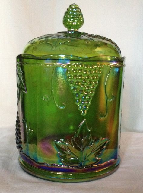 Vintage Green Carnival Glass Cookie Jar with Lid. by JewellsAttic $40 Fenton Glassware Vintage, Carnival Candy, Carnival Glasses, Carnival Glass Vintage, Carnival Glassware, Glass Cookie Jars, Fenton Glassware, Glassware Vintage, Carnival Glass Bowls