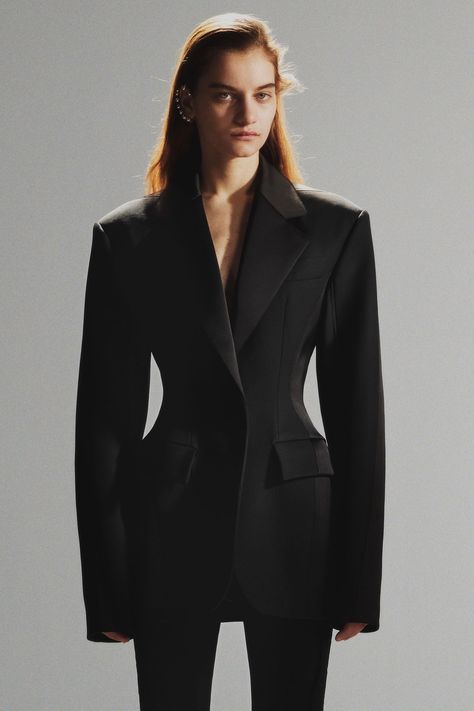 Mugler Suit, Woman Suit Fashion, Thierry Mugler, Black Suit, Natalie Portman, Looks Chic, Blazer Outfits, Celebrity Outfits, 가을 패션