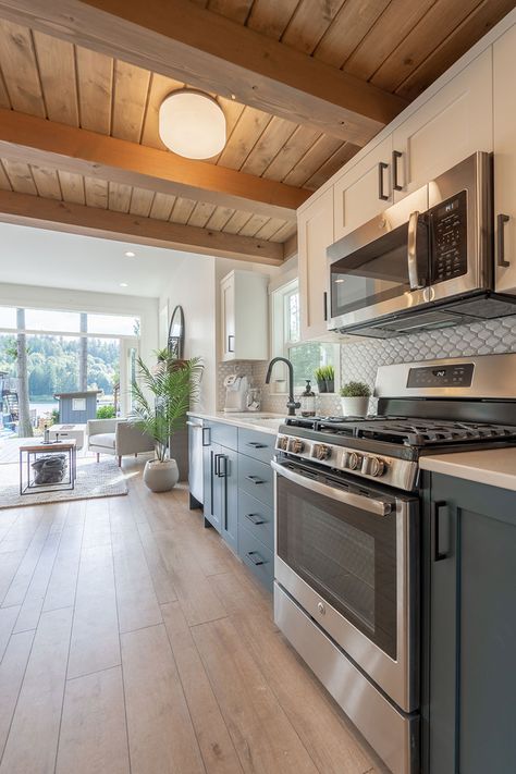 Small Beach Cottages Interior, Lakeside Cottage Interiors, Tiny Beach House Interior, California Beach House Decor, West Coast Homes, Small Beach Cottages, Luxury Mobile Homes, Small Lake Houses, Tiny Beach House