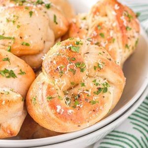 Air Fryer Garlic Knots - Princess Pinky Girl Air Fryer Garlic Knots, Air Fryer Grill Recipes, Power Xl Air Fryer, Classic Blt Sandwich, Cheese Ball Bites, Pizza Crust Dough, Garlic Knots Recipe, Air Fryer Garlic, Bread Yeast