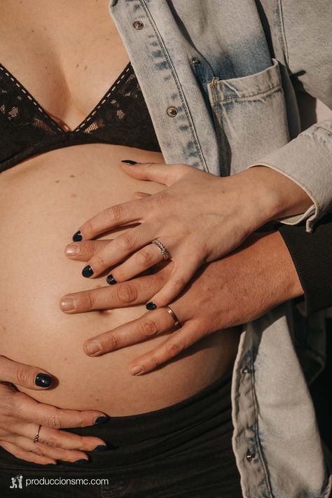 Moments de mel...
.
.
.
#embarazo
#newborn
#pareja
#fotografia
#photography 
#photo 
#foto 
#photooftheday 
#photographer 
#picoftheday 
#instagood
#love
#amor
#reportaje
#sesion
#art
#catalonia Gus Gus, Maternity Shoot, Pregnancy Shoot, Couple Pictures, Maternity Photography, Baby Shower, Photography