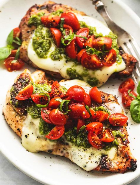 These Grilled Chicken Margherita so healthy and easy, topped with tomato basil garnish, melted mozzarella cheese and pesto. Make you perfect dinner and only 30 minutes can be starring on your dinner table. This grilled chicken margherita is totally juicy and seasoned, topped with melty mozzarella cheese, gooey, tomato basil relish and 5 minutes pesto. Grilled Chicken Margherita, Chicken Margherita, Easy Grilled Chicken, Healthy Grilling, Boneless Chicken, Boneless Skinless Chicken Breast, Cream Of Chicken Soup, Skinless Chicken Breast, Grilled Chicken