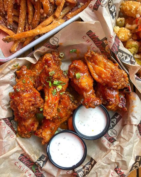 Hot Chicken Wings Aesthetic, Spicy Food Aesthics, Chicken Wings Aesthetic, Wings Aesthetic, Sweet Thai Chili, Sriracha Wings, Diner Aesthetic, School Menu, Thai Chili