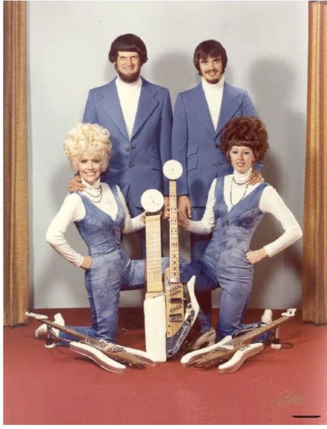 Unknown Funny Band, Worst Album Covers, Bad Album, Awkward Photos, Band Photography, Band Humor, Band Photos, Weird Stuff, Family Humor