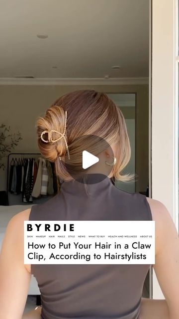 BYRDIE on Instagram: "Claw clips have returned as one of the buzziest hair accessories and they’re particularly useful in the summer when you want your hair up and out of the way 😅  To help you incorporate the cool hair clips into your routine, we tapped two hairstylists for their tips 📝  Tap the link in bio for how to choose the right size claw clips and how to style them, no matter your hair type.  📹: @nicholeciotti  #clawclip #hairstyleideas #hairaccessories" How To Use Clips In Hair, How To Use Claw Clips, How To Use A Claw Clip, Hairclip Hairstyle, Futuristic Hair, Hair Clips Aesthetic, Greek Hair, Hair Clip Hairstyles, Cool Hair