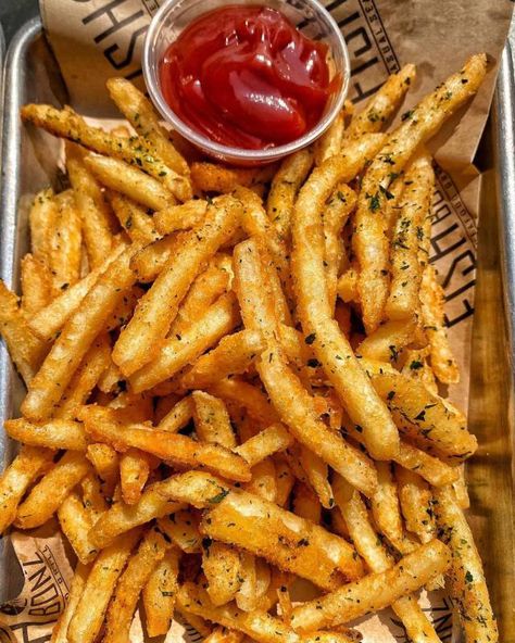 French Fries Aesthetic, Fries Aesthetic, Fries Recipes, Crispy French Fries, Food Babe, Food Therapy, Yummy Comfort Food, Food Obsession, Restaurant Recipes