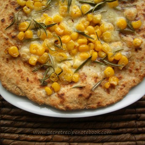 Make these sweet corn flatbread pizza! Summer Flatbread Pizza, Cream Puff Filling, Coconut Pudding, Summer Veggies, Creamed Corn, Make Ahead Desserts, Flatbread Pizza, Easy Summer Meals, Light Lunch