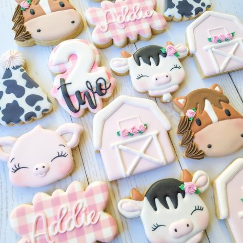 Girls Farm Birthday, Cow Cookies, Farm Cookies, Cow Birthday Parties, Farm Animals Birthday Party, Farm Themed Birthday Party, Cookies Theme, Barnyard Party, Cow Birthday