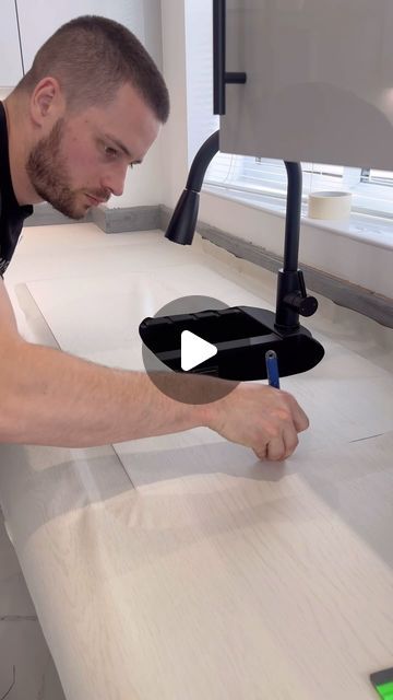 FLOWRAP | Interior film installers on Instagram: "KITCHEN WORKTOP VINYL WRAP ✨  #kitchenwrap #kitchenwrapping #homedecor #kitchendesign #smallbusiness #asmr" Vinyl Wrap Kitchen, Kitchen Wrap, Kitchen Vinyl, 2024 Kitchen, Kitchen Worktop, Home Upgrades, Work Tops, Vinyl Wrap, Home Reno